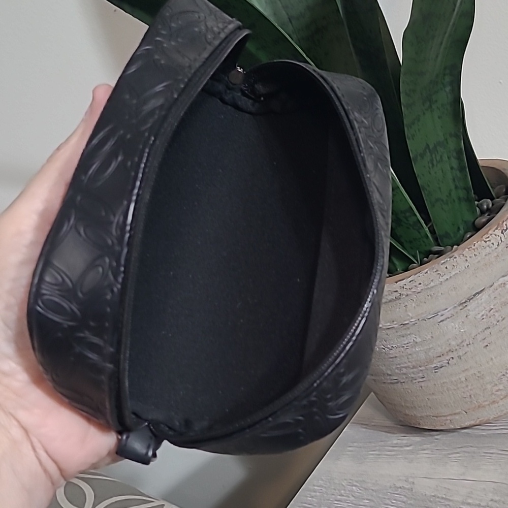 Oakley Black Zipper Glasses Case - Picture 2 of 3